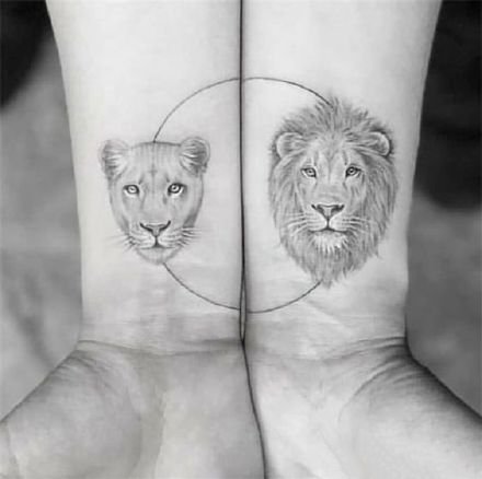 点击大图看下一张：即酷又温柔的大狮子纹身图片