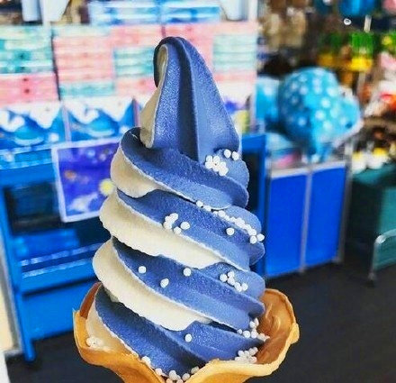 点击大图看下一张：日本水族馆推出的鲨鱼冰淇淋，海洋的味道