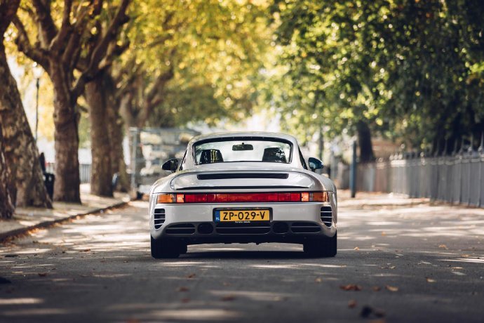 点击大图看下一张：Porsche 959 ​​​​经典完美！细节满满！