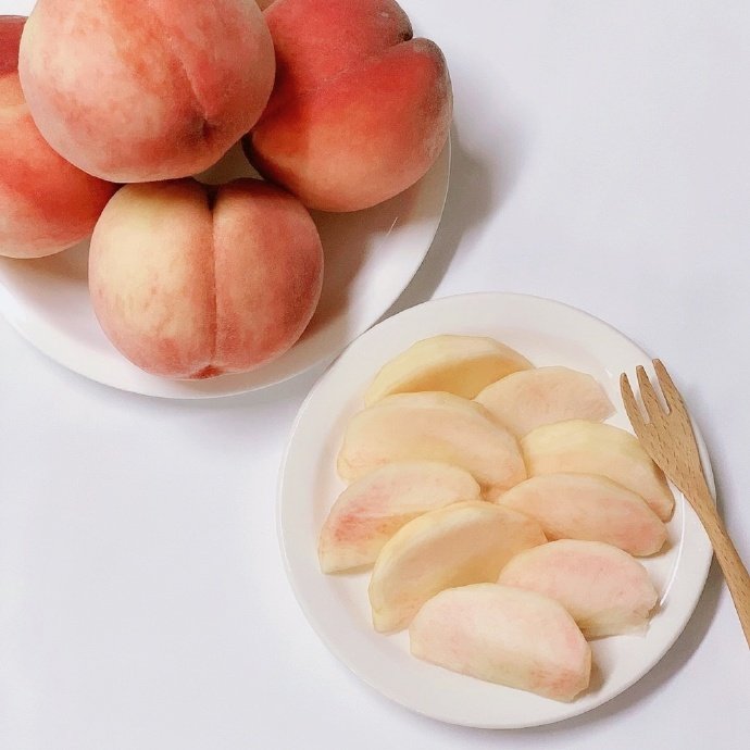 点击大图看下一张：你喜欢吃脆桃还是软桃