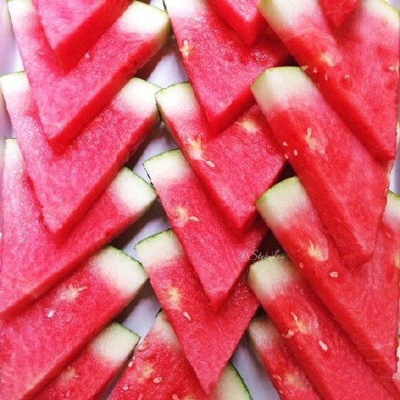点击大图看下一张：一组甜甜的西瓜图片欣赏