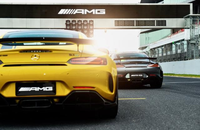 点击大图看下一张：梅赛德斯AMG GT R Pro，超跑的Pro版本