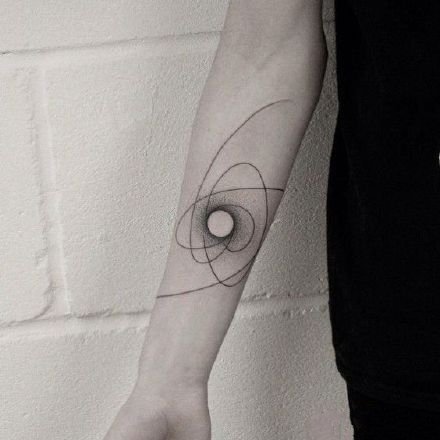 点击大图看下一张：一组几何圆圈简易纹身图案