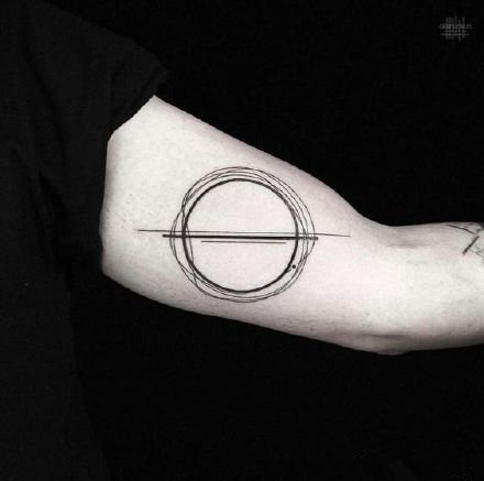 点击大图看下一张：一组几何圆圈简易纹身图案