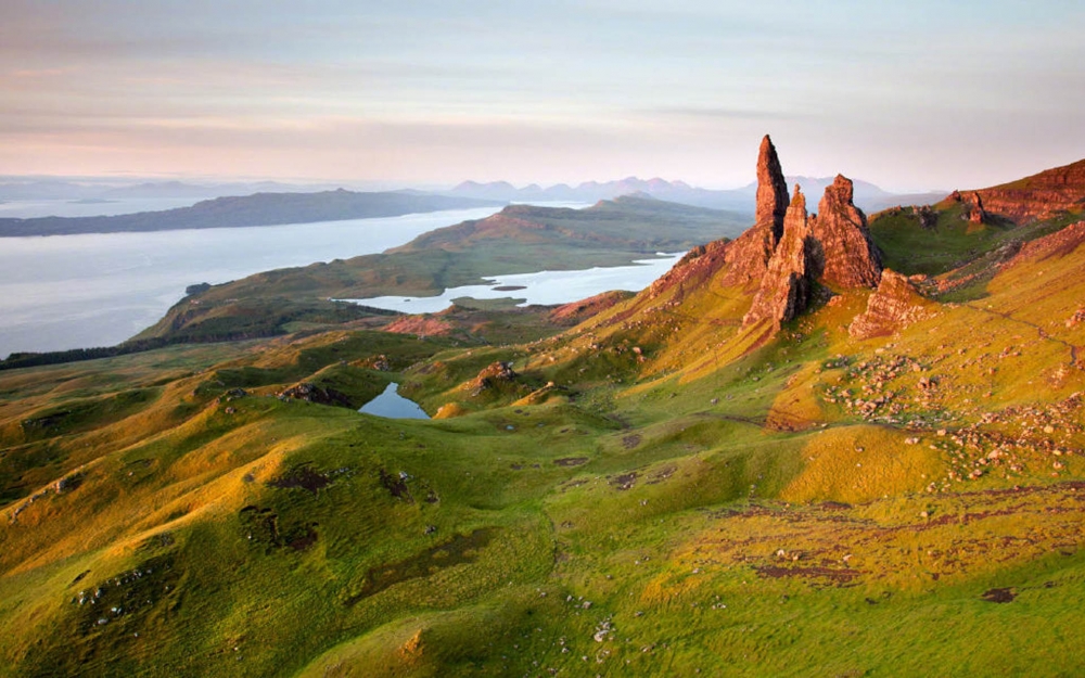 点击大图看下一张：苏格兰天空岛清新风景桌面壁纸