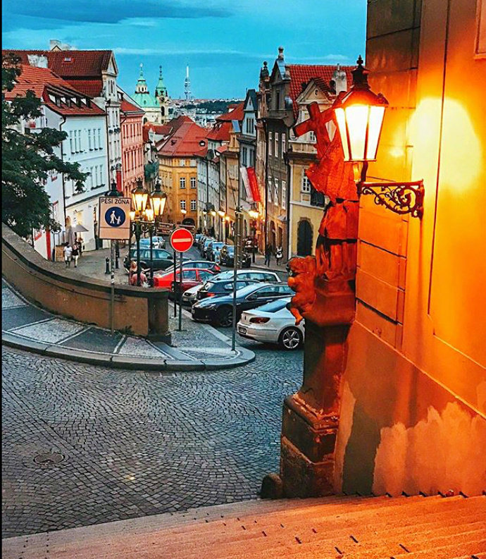 点击大图看下一张：布拉格的夜晚​风景图片