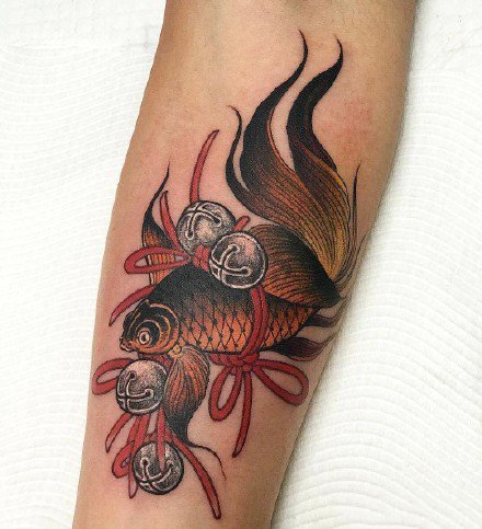 点击大图看下一张：一组传统鲤鱼日式纹身图案