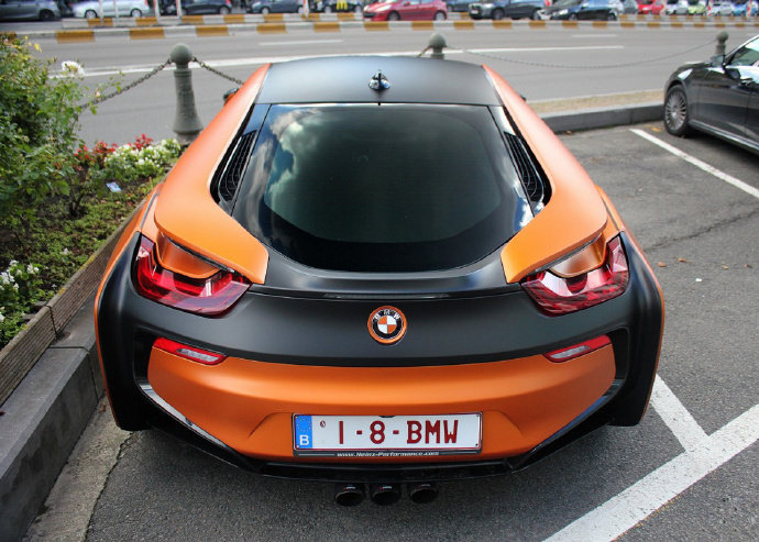 点击大图看下一张：一组超酷的哑光宝马BMW i8 图片