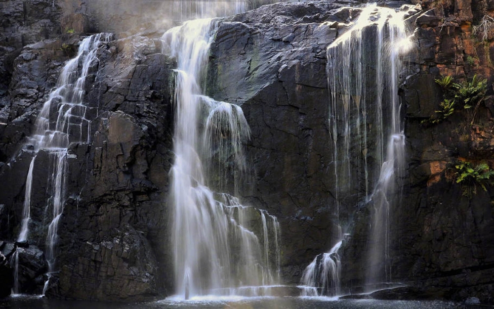 点击大图看下一张：维多利亚瀑布美景图片桌面壁纸