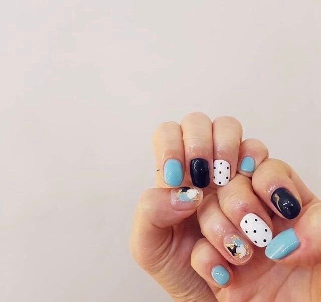 点击大图看下一张:色彩活泼的指尖让心情也明亮起来