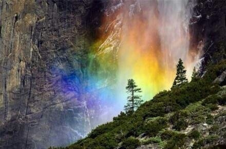 点击大图看下一张：美国加洲约塞米蒂国家公园，马尾瀑布，幸运彩虹瀑布