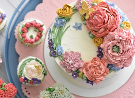 一组漂亮的高清裱花蛋糕图片