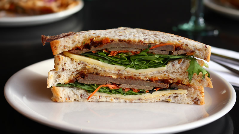 点击大图看下一张：美味三明治早餐图片