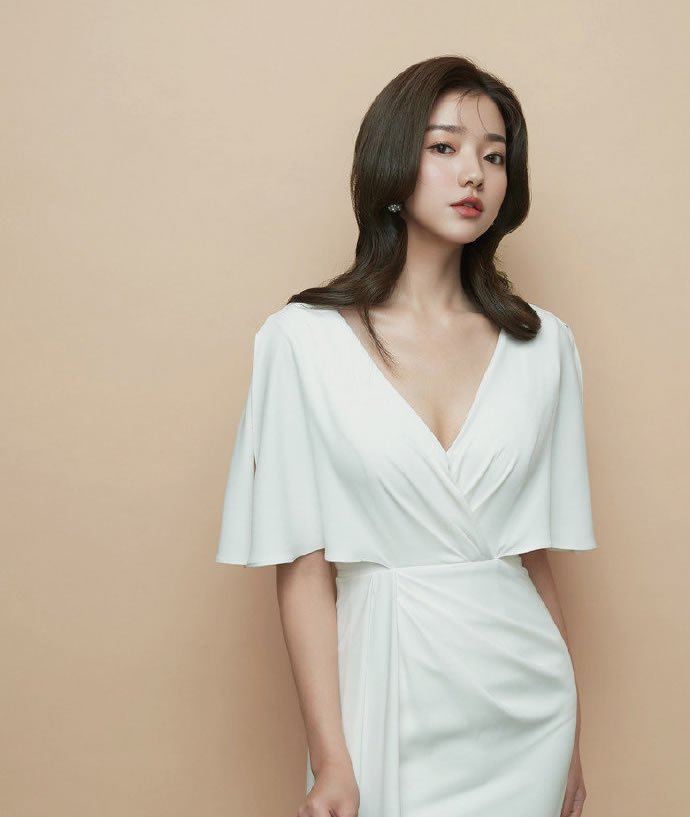 点击大图看下一张：柔美温和的韩式新娘发型图片
