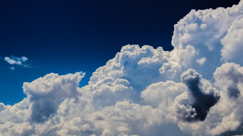 点击大图看下一张：一组清新漂亮的蓝天白云图片