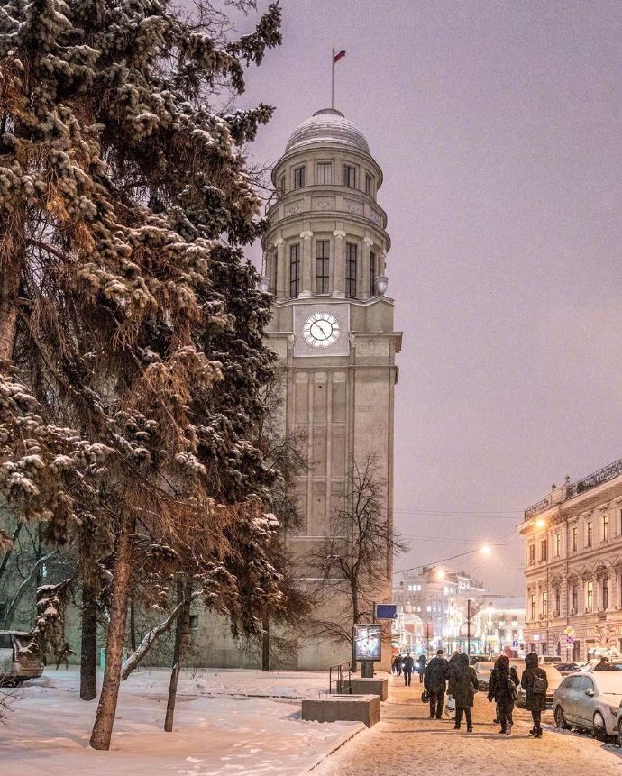 点击大图看下一张：大雪纷飞的莫斯科之夜