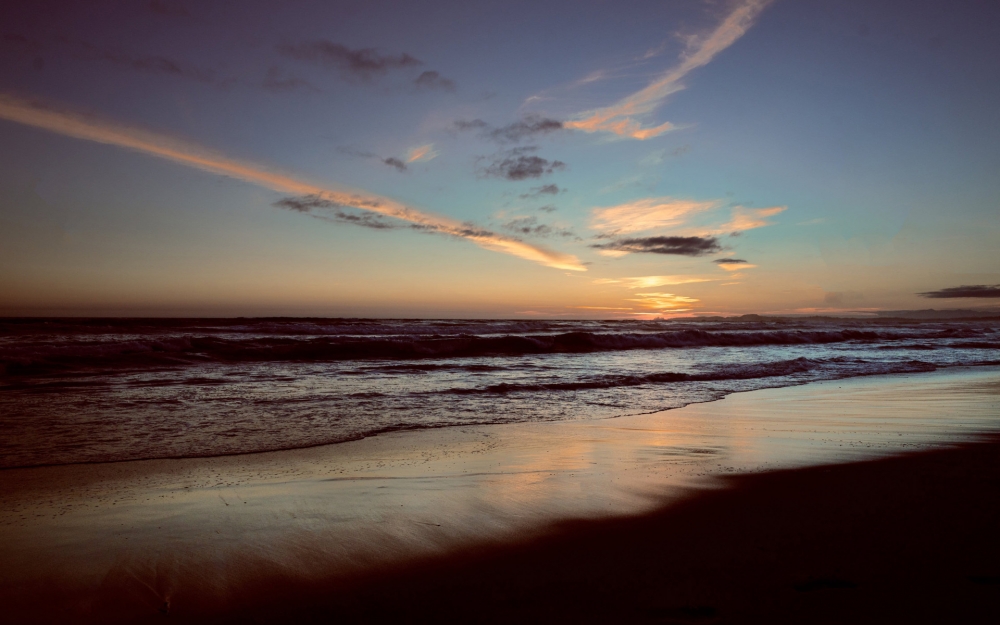 点击大图看下一张：静谧唯美海滩风景图片桌面壁纸