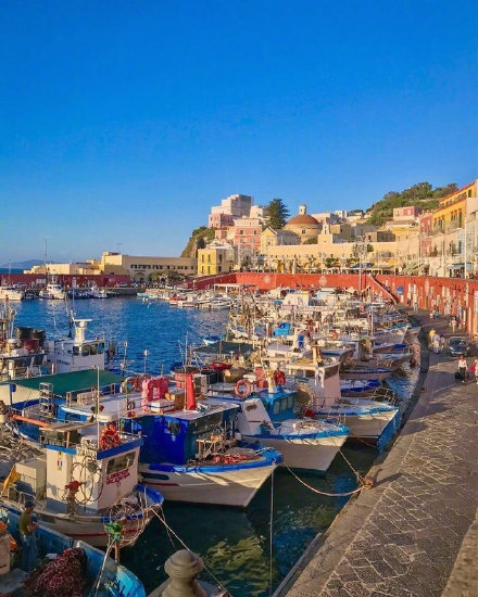 点击大图看下一张：意大利蓬扎岛，这真是个神仙国度，美的地方真多