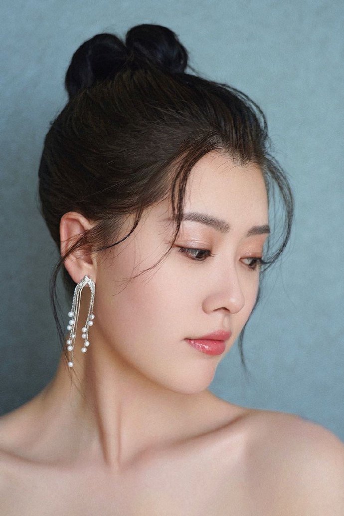 点击大图看下一张：一组简洁美丽的韩式新娘发型图片