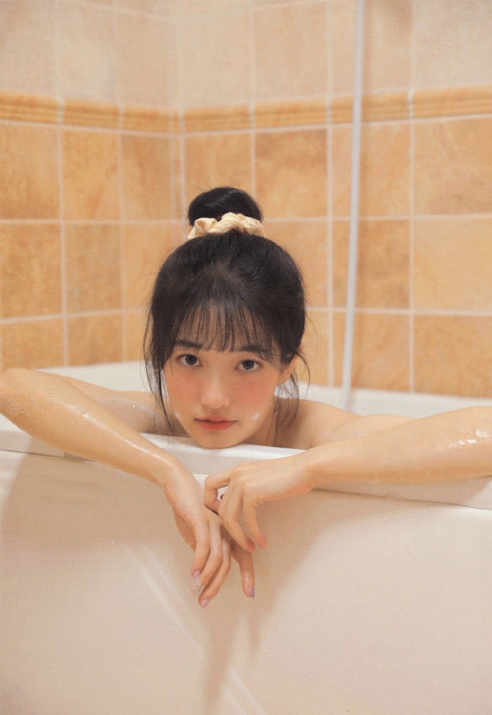 点击大图看下一张：浴缸美女模特湿身诱惑性感写真