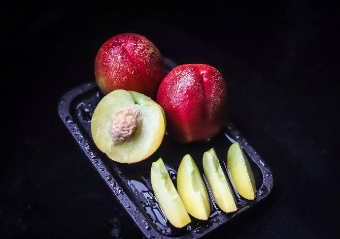 点击大图看下一张：一组脆脆甜甜的油桃图片