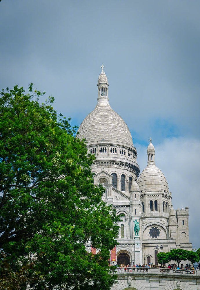 点击大图看下一张：小巷交错，风情万种，情侣约会的圣地——巴黎蒙马特高地