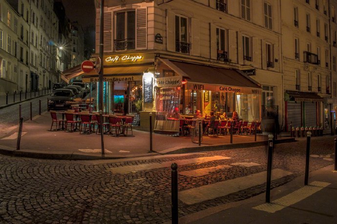 点击大图看下一张：小巷交错，风情万种，情侣约会的圣地——巴黎蒙马特高地