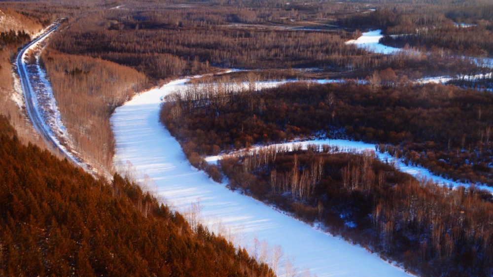 点击大图看下一张：漠河唯美冬季雪景图片桌面壁纸