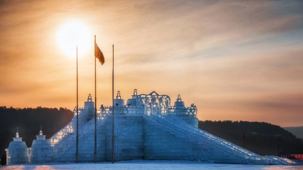 点击大图看下一张：漠河唯美冬季雪景图片桌面壁纸