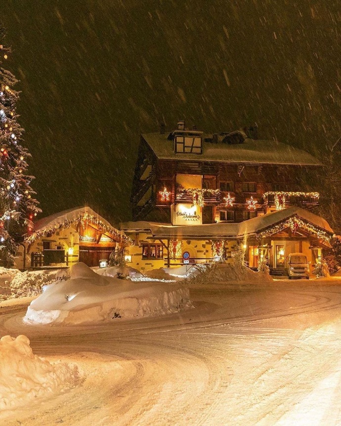 点击大图看下一张：童话般的瑞士雪夜