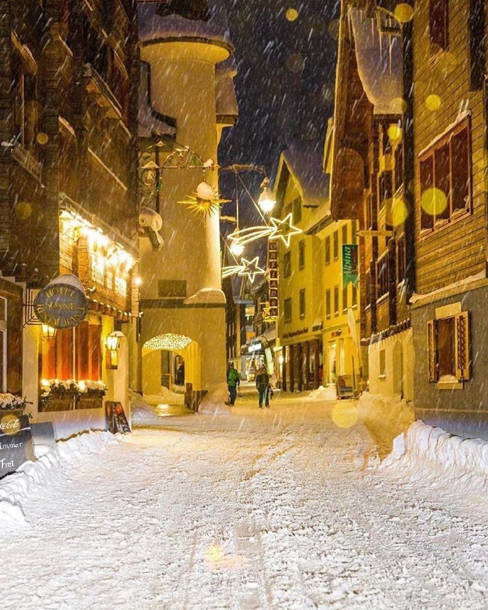点击大图看下一张：童话般的瑞士雪夜