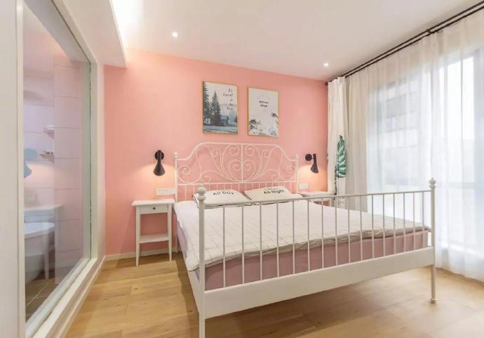点击大图看下一张：107㎡北欧风三居室，粉色的卧室，看着好浪漫