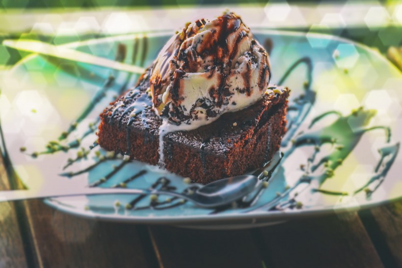 点击大图看下一张：香甜好吃的布朗尼蛋糕图片