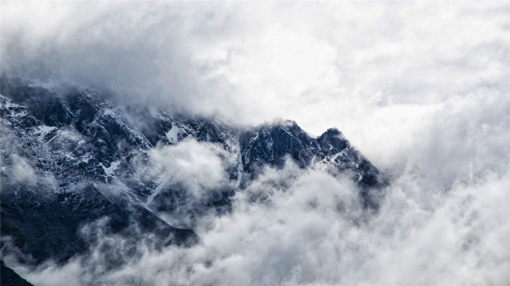 点击大图看下一张：阿尔卑斯山雪景高清桌面壁纸