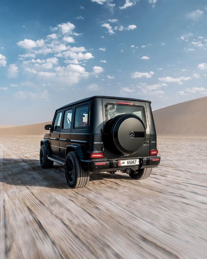 点击大图看下一张：一台沙漠里撒欢的奔驰G63，任性