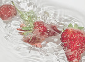 夏日清爽草莓高清桌面壁纸