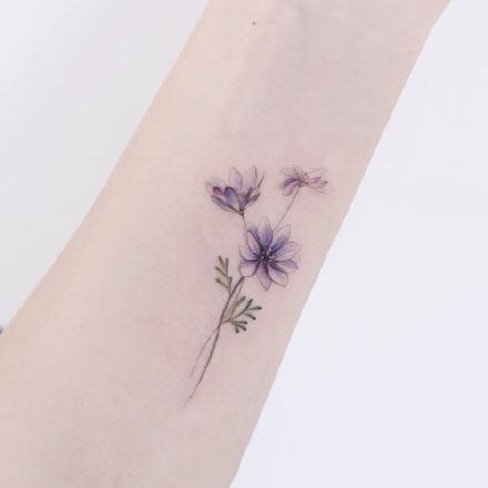 点击大图看下一张：一组超级显白的小清新花卉纹身图案