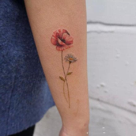 点击大图看下一张：一组小清新花卉手臂纹身图案
