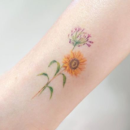 点击大图看下一张：一组彩色小清新花朵纹身图案