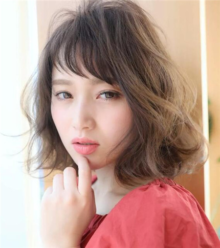 点击大图看下一张：特别修饰脸型的日系女生卷发图片