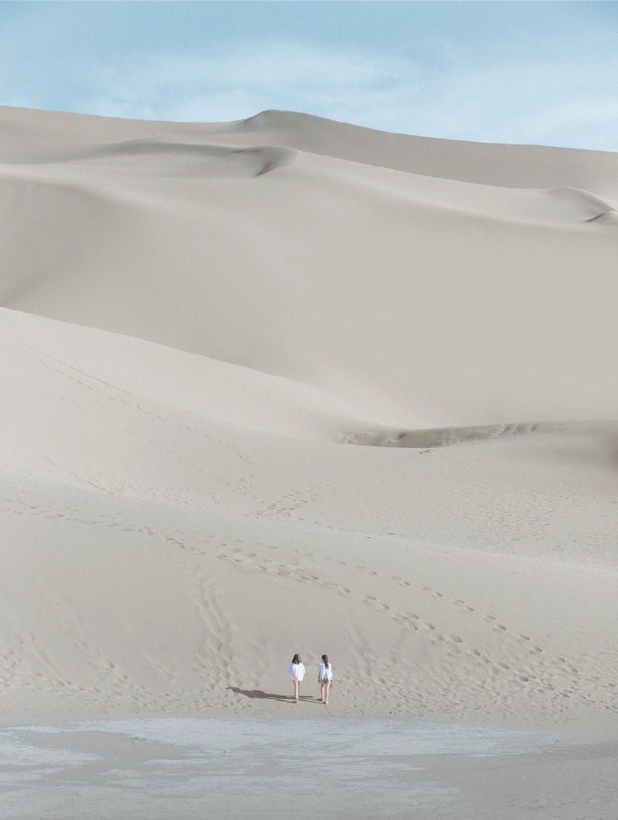 点击大图看下一张：行走在茫茫沙漠中，感受这世间的广袤与苍凉