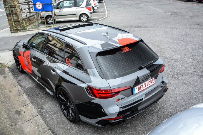 点击大图看下一张：奥迪Audi RS4 Avant B9，喜欢这外装吗？