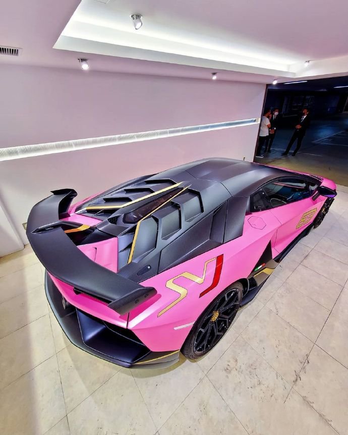点击大图看下一张：兰博基尼Aventador SVJ63，对粉色毫无抵抗力