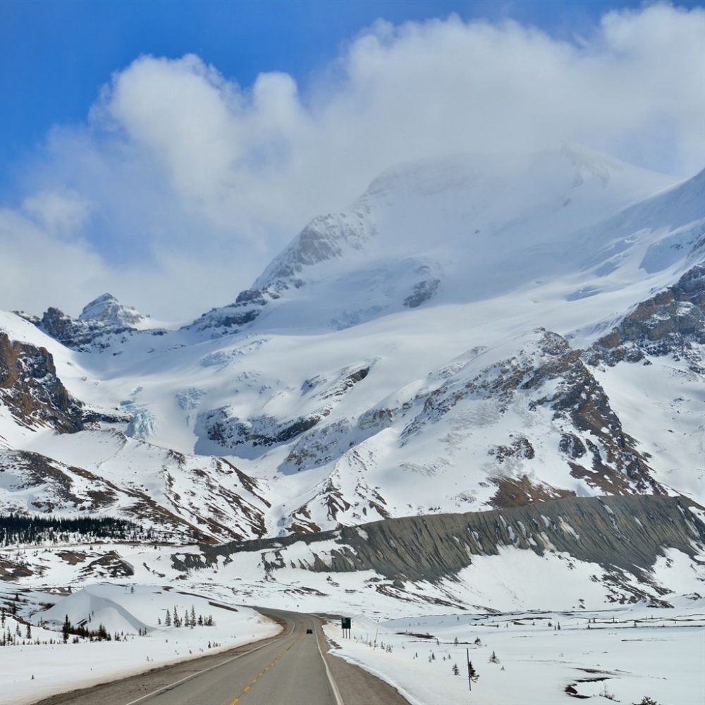 点击大图看下一张：落基山脉雪景自然景观图片