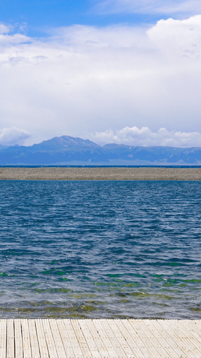 点击大图看下一张：七月的北疆，有我爱的山川和湖泊
