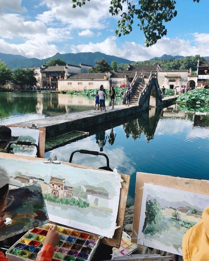 点击大图看下一张：安徽宏村古镇，让人如同误入绝妙水墨画