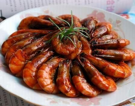 点击大图看下一张：一组红烧大虾美食图片