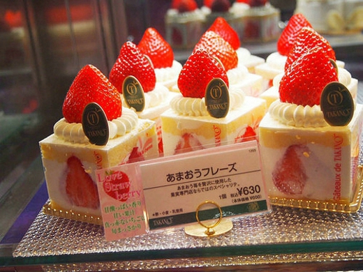 点击大图看下一张：小清新唯美点心草莓蛋糕图片