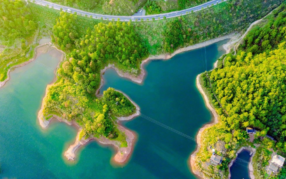 点击大图看下一张：杭州千岛湖唯美风景桌面壁纸