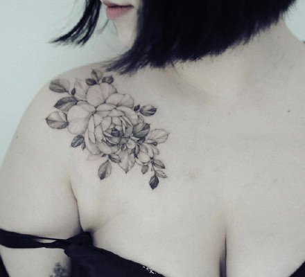 点击大图看下一张：一组适合女生的清新纹身图案